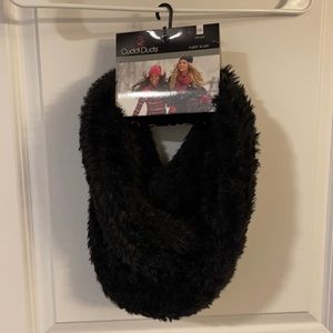 New Cuddl Duds Furry Scarf